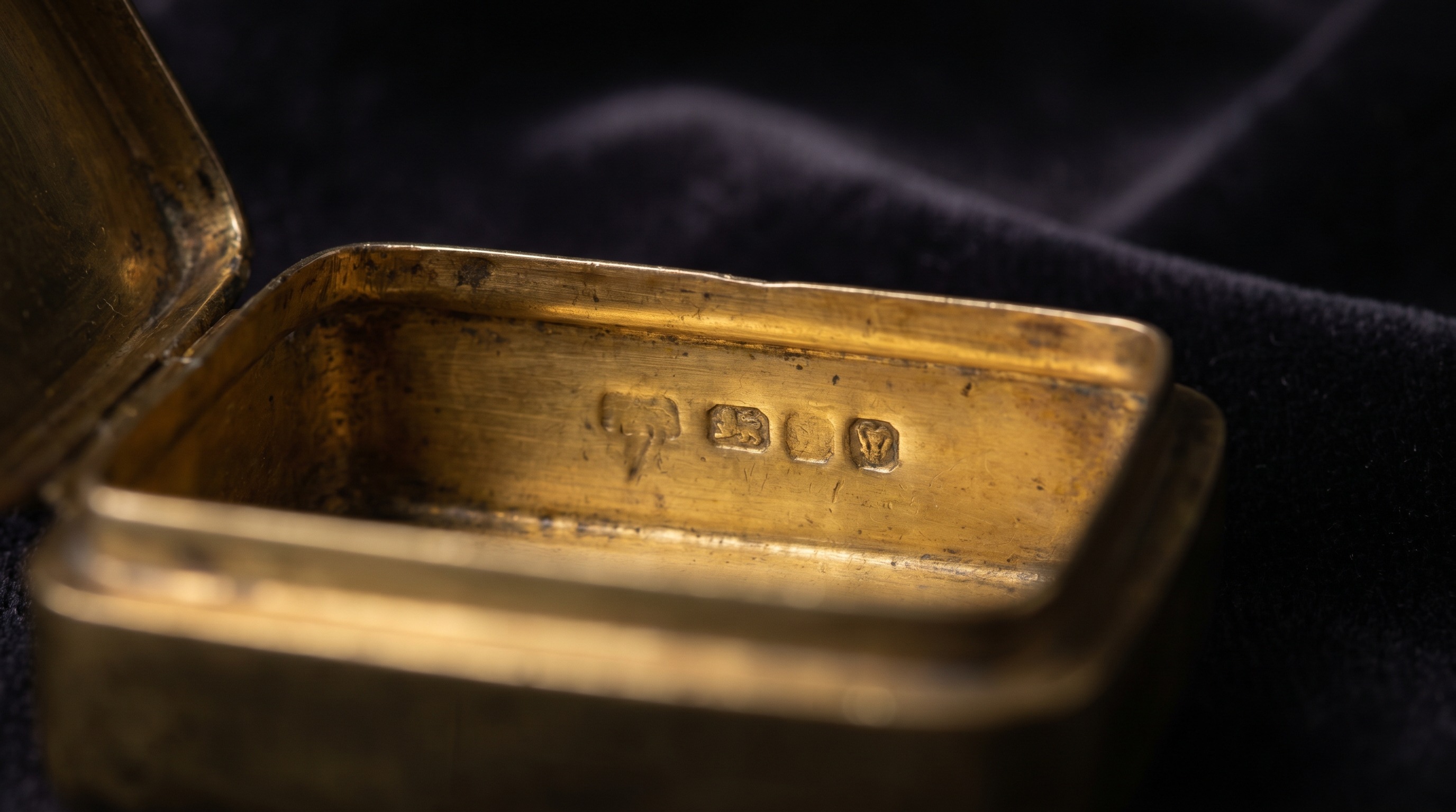 British silver hallmarks inside an antique vinaigrette