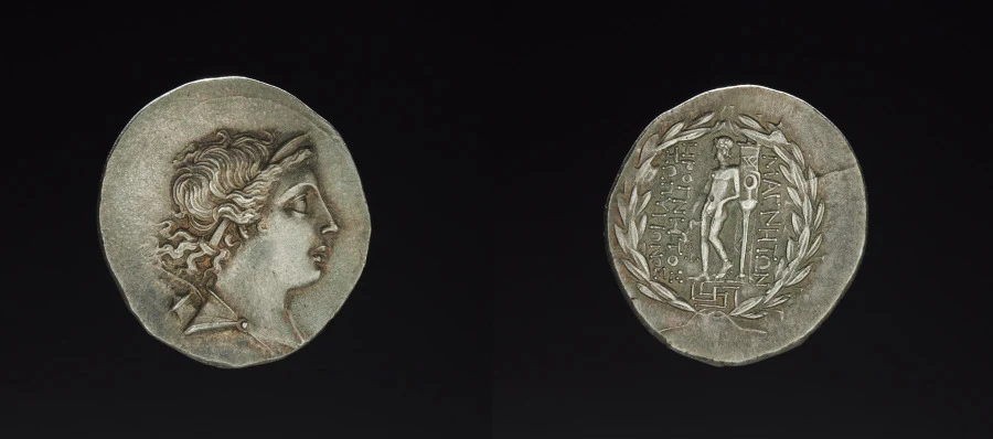 Silver tetradrachm of Magnesia on the Maeander, 155 to 145 BC: on the reverse Apollo stands on a meander pattern. Photo: Cleveland Museum of Art, CC0