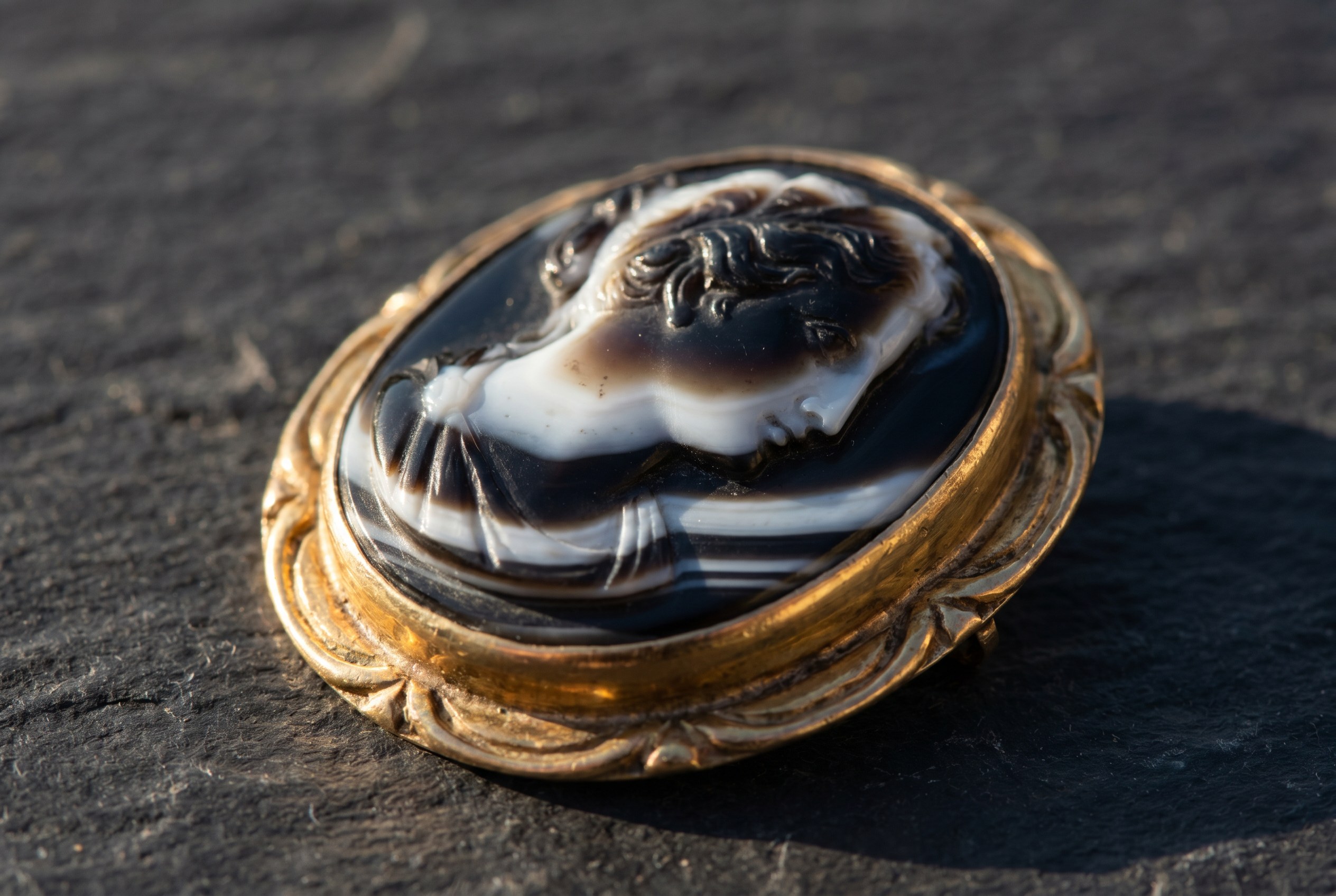 Antique hardstone agate cameo in gold