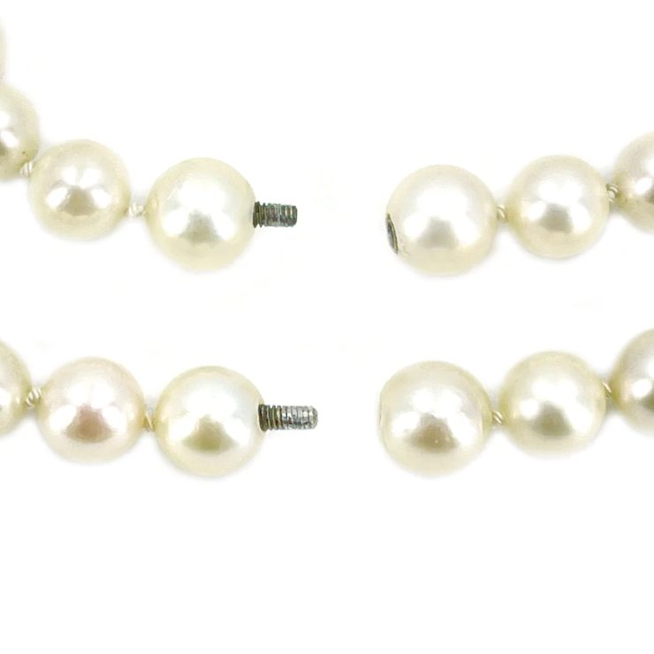Pearl necklace with concealed screw-type closure, luxury antique hidden clasp