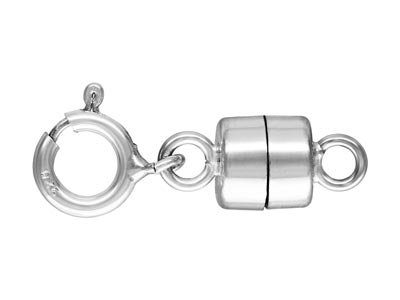 Silver magnetic clasp on modern necklace