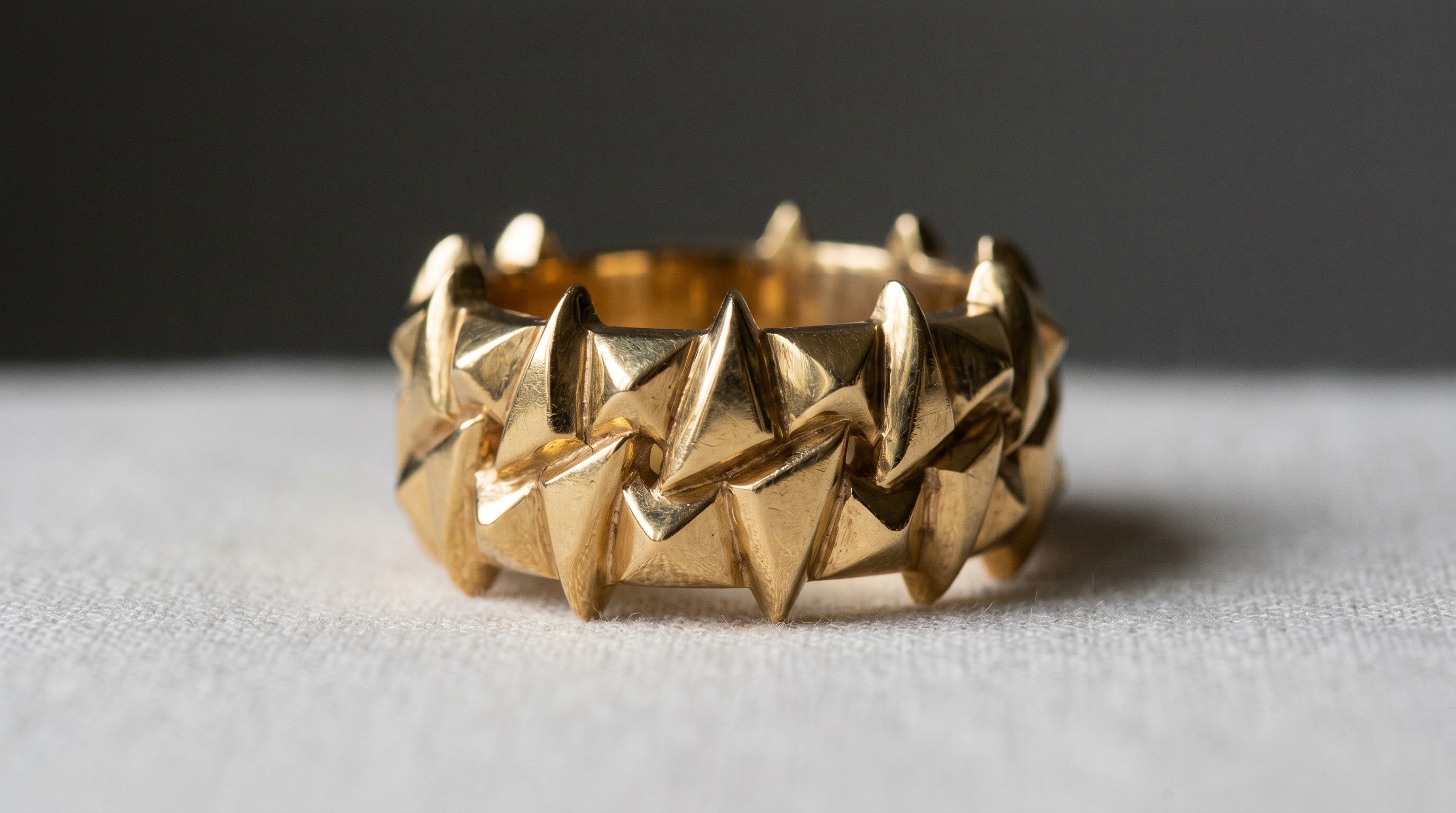Clash de Cartier interlocking gold ring