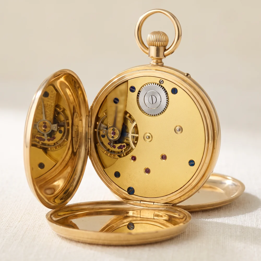Late Victorian 18ct gold keyless pocket watch with its lids open, showing a gilt three-quarter plate English lever movement with the balance set in a cut-away quarter